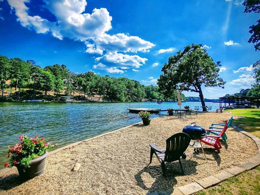 #05 - Lakefront Two Bedroom Cottage- Pet Friendly Hot Springs Bagian luar foto