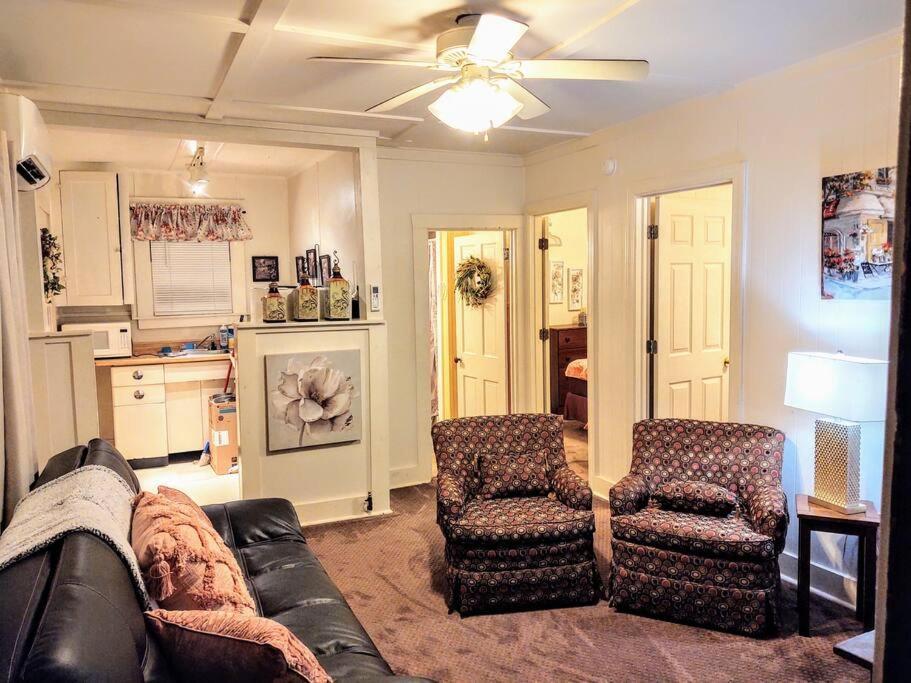 #05 - Lakefront Two Bedroom Cottage- Pet Friendly Hot Springs Bagian luar foto