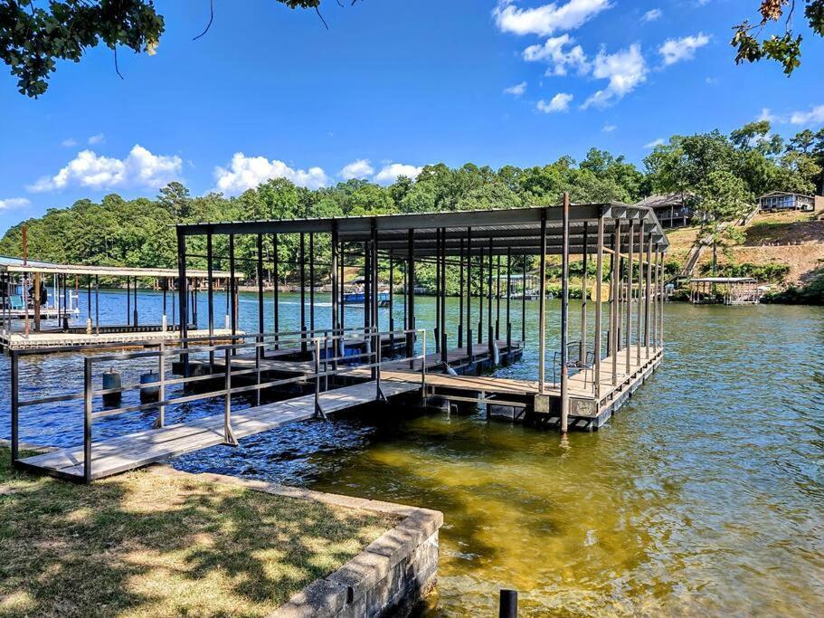 #05 - Lakefront Two Bedroom Cottage- Pet Friendly Hot Springs Bagian luar foto