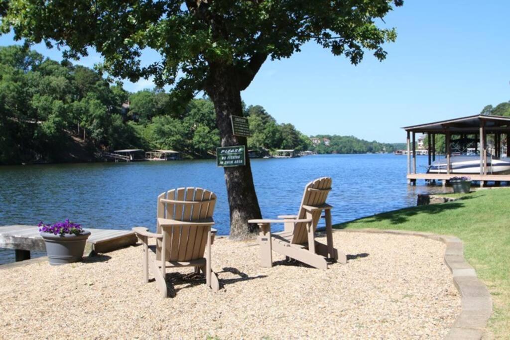 #05 - Lakefront Two Bedroom Cottage- Pet Friendly Hot Springs Bagian luar foto