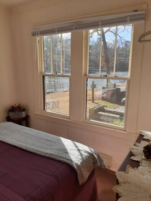 #05 - Lakefront Two Bedroom Cottage- Pet Friendly Hot Springs Bagian luar foto