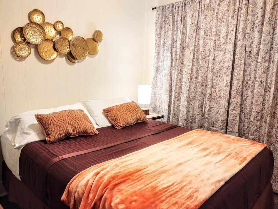 #05 - Lakefront Two Bedroom Cottage- Pet Friendly Hot Springs Bagian luar foto