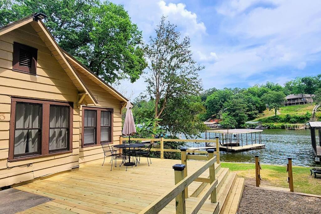 #05 - Lakefront Two Bedroom Cottage- Pet Friendly Hot Springs Bagian luar foto